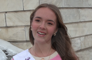 A vencedora do concurso, Kayleigh Bush, rasga a Miss América depois de perder a coroa 020626 kayleigh arbusto kal