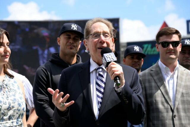 A voz lendária dos Yankees, John Sterling, 87, revela que John Sterling