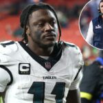 O técnico do New England Patriots, Mike Vrabel, está na linha lateral durante o Super Bowl LX.