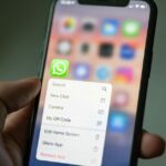 Ação judicial afirma que criptografia do WhatsApp é mentira | WhatsApp visto na tela inicial de um iPhone