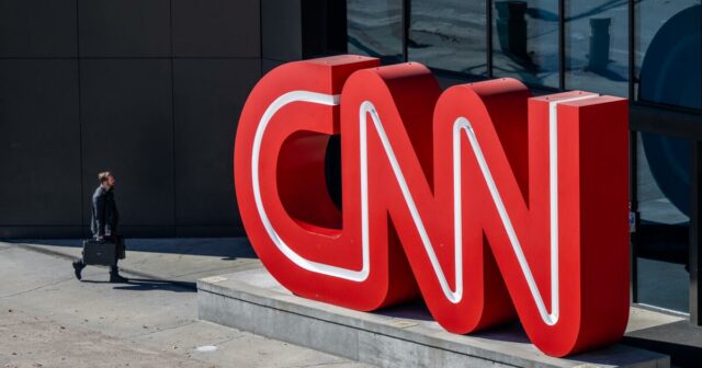 Acordo Paramount-Warner Bros. desperta temores sobre o que isso significa para a CNN
