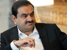 Adani promete US$ 100 bilhões para construir data centers de IA enquanto a Índia busca um papel maior na corrida global de IA Gautam Adani, chairman of Adani Group, sits during a television interview.