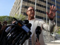 Administração Trump cobra mais 30 pessoas por protesto na igreja de Minnesota Administração Trump cobra mais 30 pessoas por protesto na igreja de Minnesota