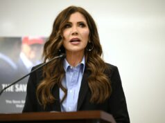 Administração Trump toma medidas para deter refugiados que aguardam Green Cards Administração Trump toma medidas para deter refugiados que aguardam Green Cards