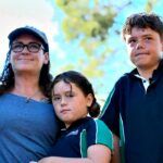 Adolescente australiano nada 4 quilômetros por horas para salvar família levada para o mar