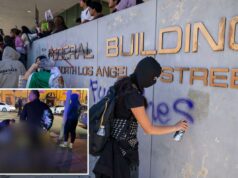 Adolescente baleado enquanto uma multidão sem lei toma conta das ruas do DTLA – horas depois de agitadores estudantis entrarem em confronto com policiais próximos Adolescente baleado enquanto uma multidão sem lei toma conta das ruas do DTLA – horas depois de agitadores estudantis entrarem em confronto com policiais próximos