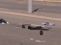 Adolescente morre após ser atropelado por dois carros em Perth após descer do ônibus para ir para a escola Acidente de Warnbro