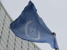 Agência nuclear da ONU não consegue verificar o enriquecimento de urânio suspenso do Irã Bandeira da Agência Internacional de Energia Atômica