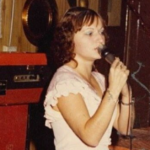 Haroula Kipouridou trabalhava como cantora numa taberna grega no momento do seu assassinato.