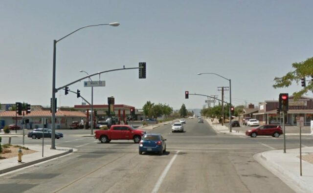 O cruzamento da Main Street com a Avenue G em Hesperia.