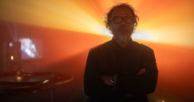 Alejandro G. Iñárritu ressuscita imagens perdidas de 'Amores Perros' na Alejandro G. Iñárritu ressuscita imagens perdidas de 'Amores Perros' na nova instalação do LACMA