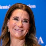 Jeffrey Epstein em uma fotografia sem data que aparece nos arquivos.