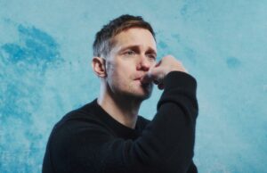 Alexander Skarsgård e seu pai indicado ao Oscar ajudam ‘SNL’ a atingir seu milésimo episódio Alexander Skarsgård e seu pai indicado ao Oscar ajudam 'SNL' a atingir seu milésimo episódio