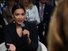 Alexandria Ocasio-Cortez luta para responder se os EUA deveriam defender Taiwan Alexandria Ocasio-Cortez luta para responder se os EUA deveriam defender Taiwan