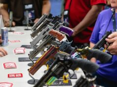 Alguém foi baleado do lado de fora do meu prédio. Parece um rito de passagem macabro Michael Koziol