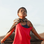 Allan Deberton e Lázaro Ramos discutem o delicado drama juvenil queer brasileiro 'Gugu's World', lança clipe antes da estreia em Berlim (EXCLUSIVO)