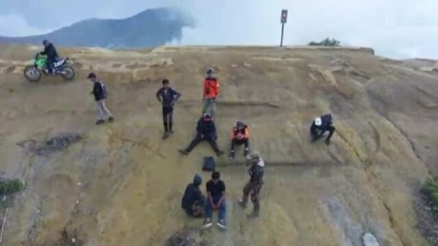 Alpinista desaparecido na cratera Ijen é encontrado em segurança
