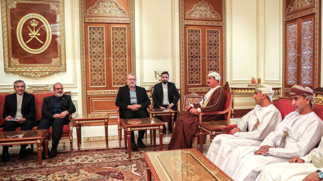 Alto funcionário iraniano condena 'linguagem de força'
