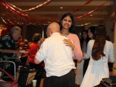 Alunos do ensino médio dão Dia dos Namorados aos residentes mais velhos Alunos do ensino médio dão Dia dos Namorados aos residentes mais velhos