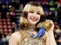 Alysa Liu reaplica óleo labial colorido antes de receber sua medalha de ouro: ‘Ícone’ Alysa Liu aplica óleo labial colorido raro antes de receber sua medalha de ouro