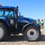 Amado trator com assistência de roda dianteira supera a liquidação da Tambellup por US $ 68.000