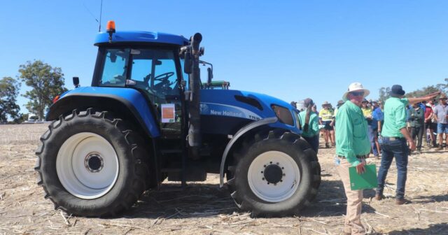 Amado trator com assistência de roda dianteira supera a liquidação da Tambellup por US $ 68.000
