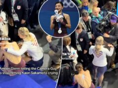 Amber Glenn protege patinadora chorosa do cinegrafista após momento olímpico esmagador Amber Glenn protege patinadora chorosa do cinegrafista após momento olímpico esmagador