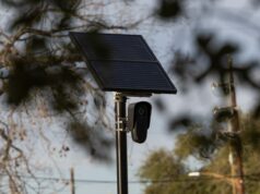 Americanos estão destruindo câmeras de vigilância Flock A Flock surveillance camera in Houston, Texas, US, on Wednesday, Feb. 4, 2026. Flock counts more than 6,000 customers that are using its license plate readers, camera-equipped drones, gunshot detection devices and software, with customers in every state except Alaska. Photographer: Antranik Tavitian/Bloomberg via Getty Images