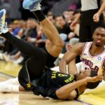 Draymond Green (23), do Golden State Warriors, arremessa contra o Philadelphia 76ers no segundo quarto de um jogo da NBA no Chase Center, em San Francisco, Califórnia, na terça-feira, 3 de fevereiro de 2026. (Ray Chavez/Bay Area News Group)