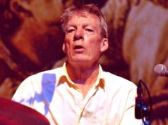 Andrew Ranken, baterista dos Pogues, morre aos 72 anos Andrew Ranken, baterista dos Pogues, morre aos 72 anos