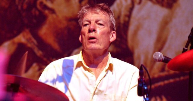 Andrew Ranken, baterista dos Pogues, morre aos 72 anos
