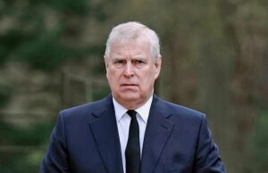 Andrew ‘vazou um memorando confidencial do Tesouro para seu amigo banqueiro sobre os depósitos britânicos perdidos na crise de 2008’ O ex-duque de York já enfrenta uma investigação policial sobre alegações de que ele vazou dados confidenciais para Jeffrey Epstein quando ele era representante especial do Reino Unido para o comércio.