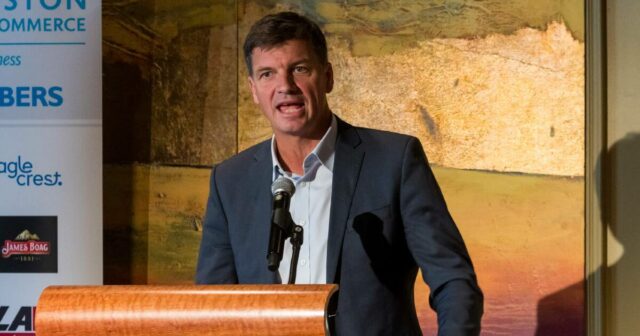 Angus Taylor deixa o ministério paralelo, desafio de liderança iminente
