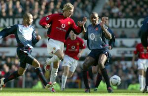 Aniversário: a chuteira de Sir Alex Ferguson acelera a saída de David Beckham do Man Utd Aniversário: a chuteira de Sir Alex Ferguson acelera a saída de David Beckham do Man Utd