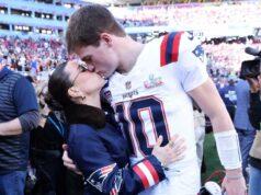 Ann Rocks Jersey Jacket, esposa do Patriots QB Drake Maye, antes do Super Bowl 2026 Ann-Michael-Maye-mostra-fora-abdômen-antes-do-Super-Bowl.
