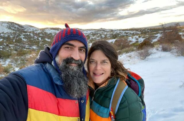 Annie Guthrie e o marido Tommaso Cioni receberam textos de resgate de impostores