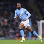 Elliot Anderson, Carlos Baleba e Yan Diomande na gráfica.