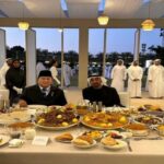 Ao quebrar o jejum com o Presidente da MBZ, Prabowo, foi brindado com um prato típico dos Emirados Árabes Unidos, Al Machboos