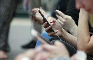 Apaixone-se pela US Mobile e economize US$ 100 Cartão SIM móvel dos EUA com telefone Galaxy