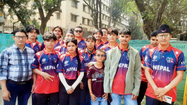 Apoiadores do Nepal dominam as arquibancadas enquanto Wankhede fica festivo durante o confronto com a Inglaterra
