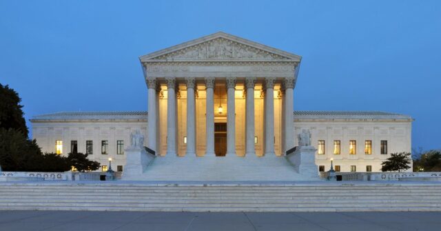 A Apple enfrenta novas tarifas depois que a decisão da Suprema Corte (foto) anula as antigas