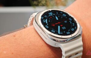 Aproveite a melhor experiência do Galaxy Watch por menos graças a um grande desconto de US$ 350 Samsung Galaxy Watch Ultra em um fundo branco
