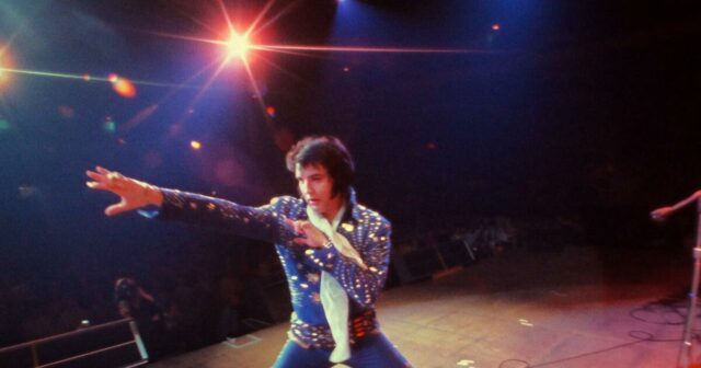Arrogância, suor e flerte giram em 'EPiC: Elvis Presley in Concert', uma homenagem a um artista e pouco mais
