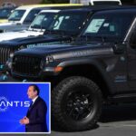 O CEO da Stellantis, Antonio Filosa, fala em um evento.