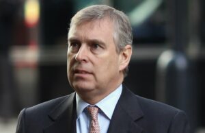 As evidências do príncipe Andrew são ‘condenadoras’ enquanto ele enfrenta a prisão perpétua após a prisão Destaque Andrew Mountbatten Windsor e Sarah Ferguson 2610 Us Weekly Cover Story