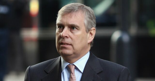 Destaque Andrew Mountbatten Windsor e Sarah Ferguson 2610 Us Weekly Cover Story