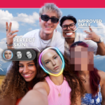 Logotipo do Google Fotos cercado por ícones que representam recursos de pesquisa, vídeo e edição mágica