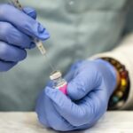 O secretário de Saúde e Serviços Humanos, Robert F. Kennedy Jr., testemunha perante o Comitê de Finanças do Senado durante uma audiência no Capitólio em 4 de setembro de 2025. (Francis Chung/POLITICO via AP Images)