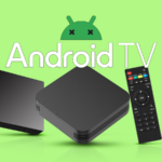 Um streamer do Google TV e um sinal de alerta no centro.