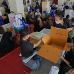 As urnas são abertas na Tailândia com três principais partidos disputando o poder